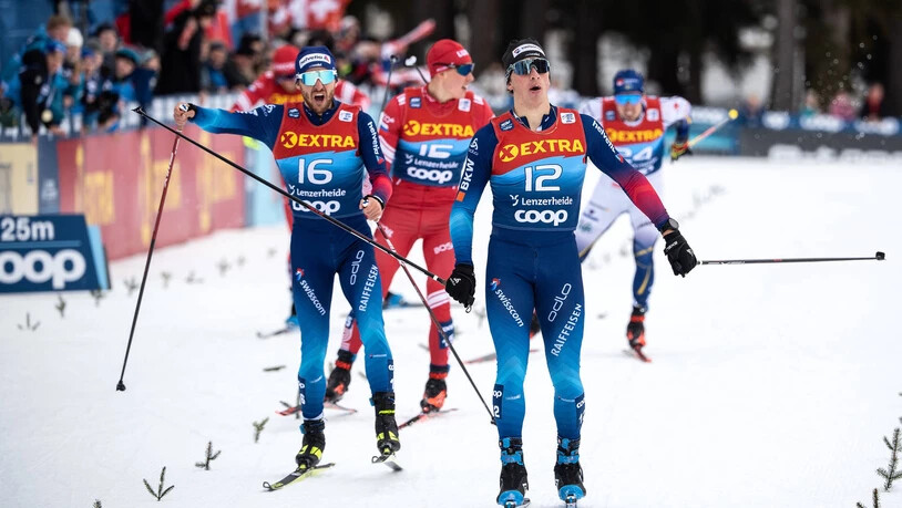 Der Schweizer Höhepunkt zum Start der Tour de Ski in Lantsch/Lenz; Valerio Grond (rechts) siegt in seinem Viertelfinal vor Teamkollege Roman Furger.