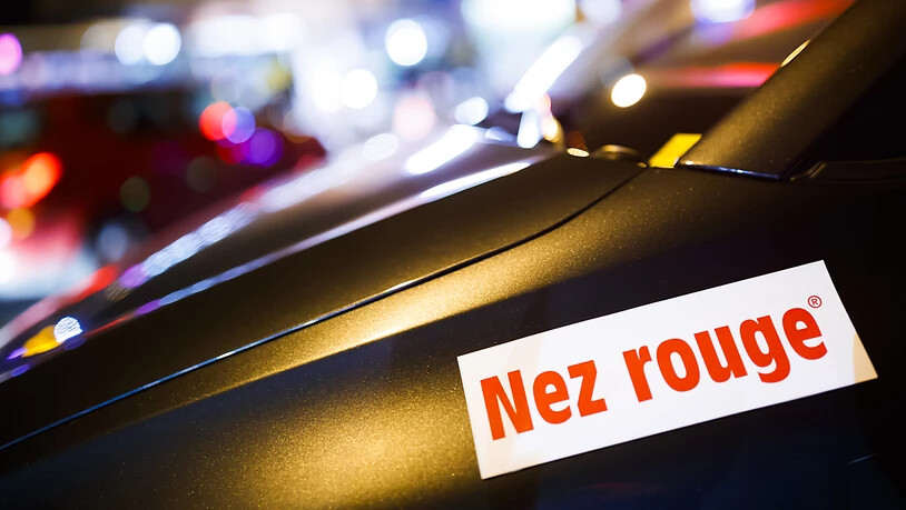 Der Heimfahrdienst Nez Rouge hat in der Silvesternacht 860 Personen, die zu tief ins Glas schauten, sicher nach Hause gebracht. (Archivbild)