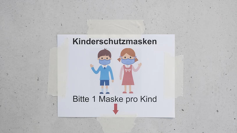 In mehreren Kantonen müssen mittlerweile auch Primarschul-Kinder im Unterricht Masken tragen. (Archivbild)