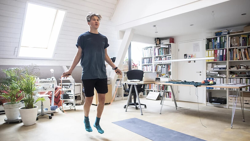 David Hablützel in seinem Homeoffice während des Lockdowns 2020