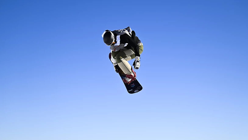 Bianca Gisler schwebt über den Gipfeln Graubündens - die 18-Jährige aus Scuol realisiert in Laax ihr Bestergebnis, verpasst im Final aber einen Exploit