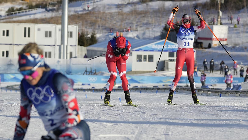 Teresa Stadlober jubelt als Dritte bei der Zieleinfahrt.