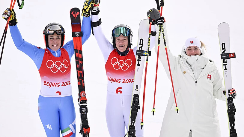 Silbermedaillen-Gewinnerin Federica Brignone aus Italien (links), Olympiasiegerin Sara Hector und die drittklassierte Tessinerin Lara Gut-Behrami