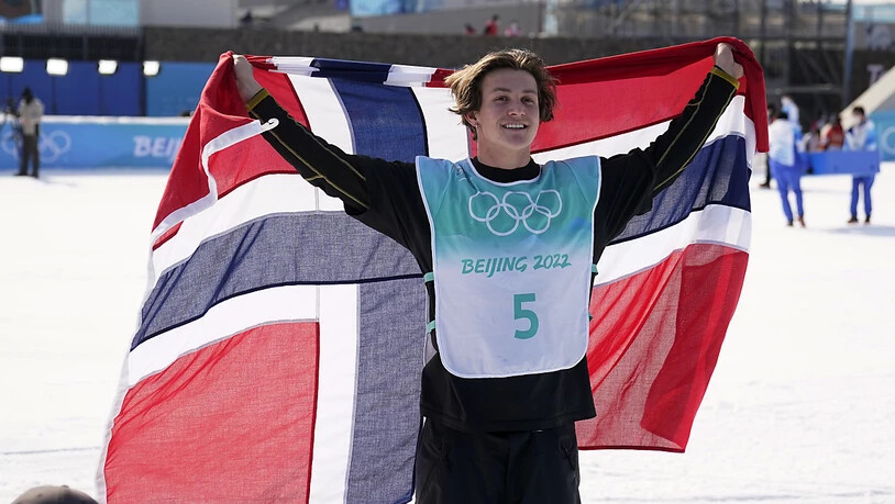 Birk Ruud holte bei der Big-Air-Premiere der Freestyler den Olympiasieg nach Norwegen