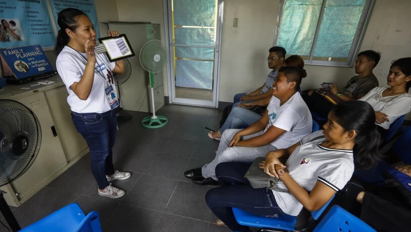 Aufklärungsstunde in Manila für Spitalpersonal über Verhütung. Gemäss einer gross angelegten Metastudie der WHO werden bei der Sexualaufklärung Lust und Freude vernachlässigt und stattdessen Ängste geschürt (Symbolbild)