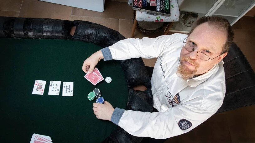 «All in Baby»: Dani Rimann aus Filzbach ist erfahrener Pokerspieler, er wird an einem Pokerturnier in den USA sein Glück herausfordern.