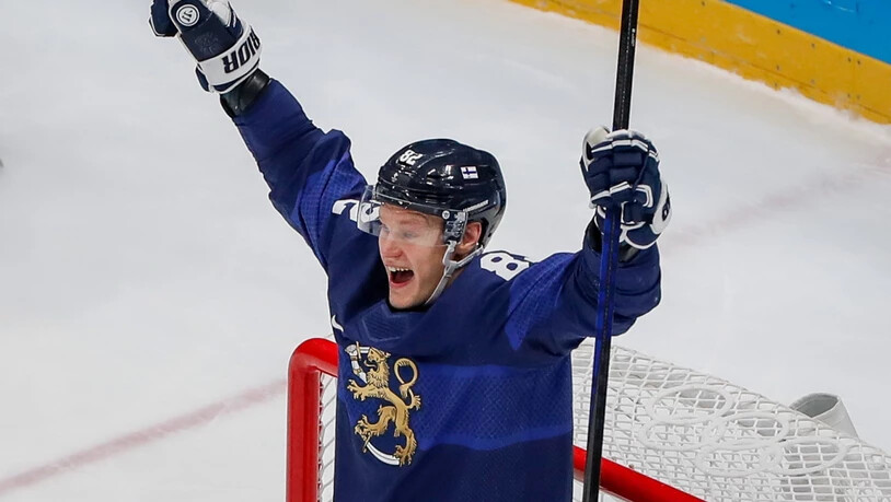 Langnau-Stürmer Harri Pesonen jubelt nach seinem Tor im Halbfinal gegen die Slowakei