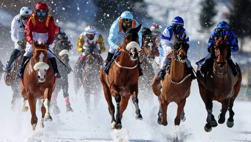 Furioso (ganz links) geritten von Vaclav Janacek gewinnt das Flachrennen ‘Longines 82. Grosser Preis von St. Moritz’ am dritten Renntag von White Turf St. Moritz am 20. Februar 2022.