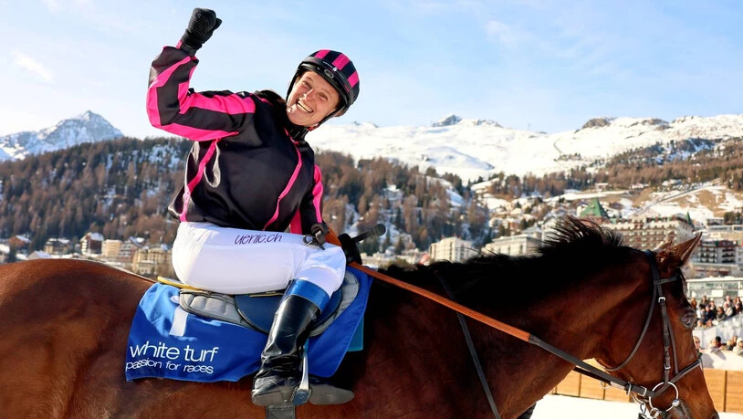 Carina Schneider auf Samuari gewinnt das Flachrennen ‘Preis von Pontresina’ am dritten Renntag von White Turf St. Moritz am 20. Februar 2022.