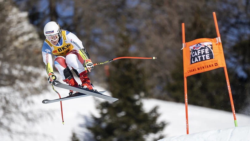 Joana Hählen - hier bei einem Sprung im zweiten Training - hat die Piste Mont Lachaux im Griff