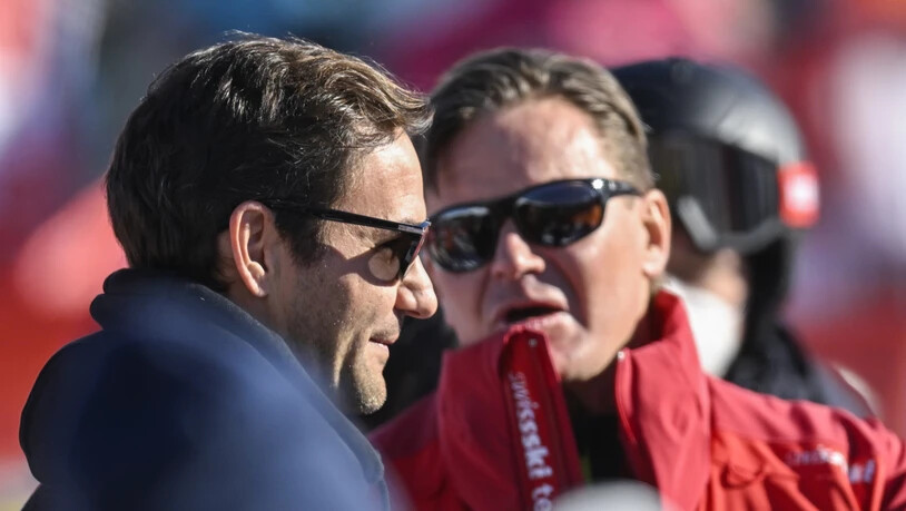 Roger Federer im Austausch mit Swiss-Ski-Präsident Urs Lehmann