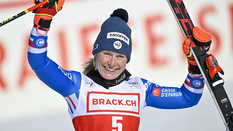 Sieg in Lenzerheide: Tessa Worley nach dem gewonnenen Riesenslalom