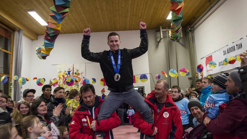 Wieder zuhause: Nevin Galmarini wird in seinem Wohnort in Ardez überschwänglich Empfangen und für seine Leistungen in Sochi gefeiert.