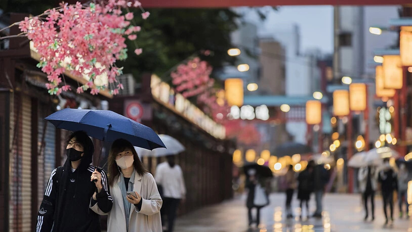 Die Japanerinnen und Japaner gehen zwar wieder mehr shoppen, jedoch weniger als erhofft. (Achrivbild)