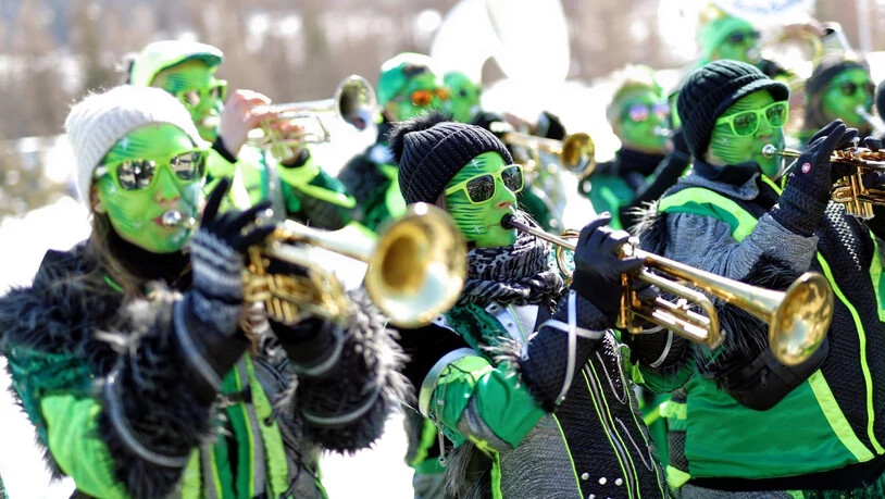 Musikalischer Empfang im Ziel.