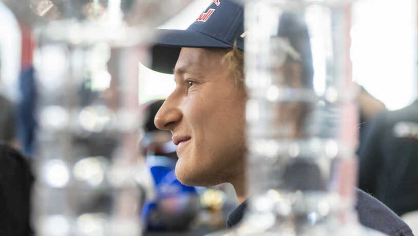 Mit dabei: die grosse und kleine Kristallkugel für den Gewinn des Gesamt- und Riesenslalom-Weltcups