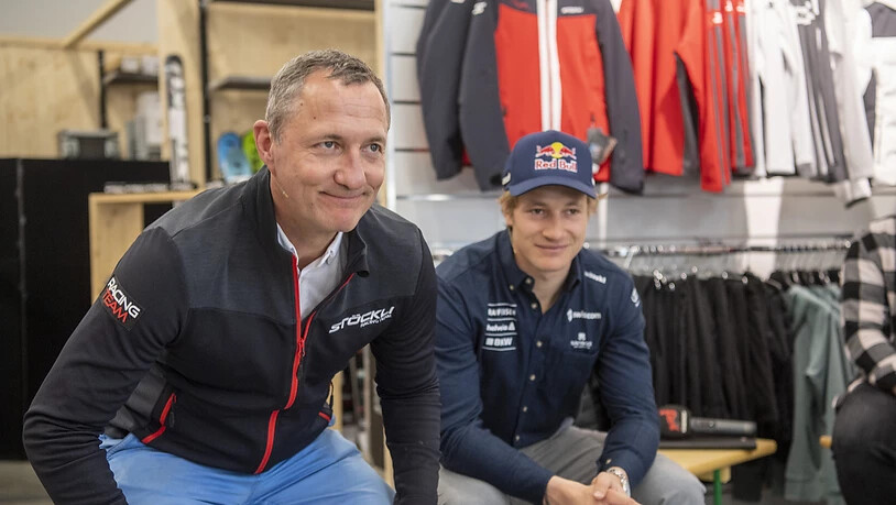 Stöckli-CEO Marc Gläser an der Seite von Marco Odermatt