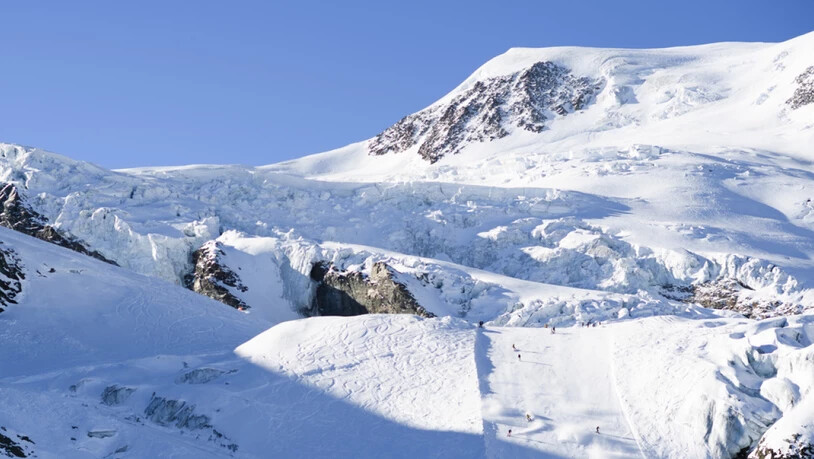Der verunglückte Snowboarder war abseits der markierten Piste auf dem Gletscher in Saas-Fee unterwegs. (Symbolbild)