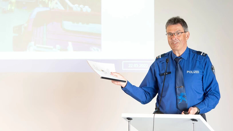 Zahlen steigen an: Robert Willi, Chef der Verkehrspolizei der Kantonspolizei Graubünden, präsentiert höhere Unfallzahlen für den Kanton als noch im Vorjahr.
