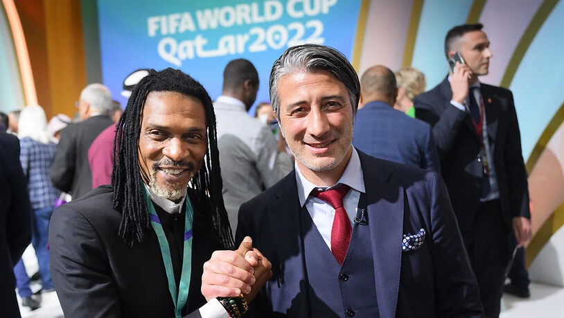 Sie treffen sich im ersten WM-Spiel am 24. November wieder: Murat Yakin mit Kameruns Trainer Rigobert Song