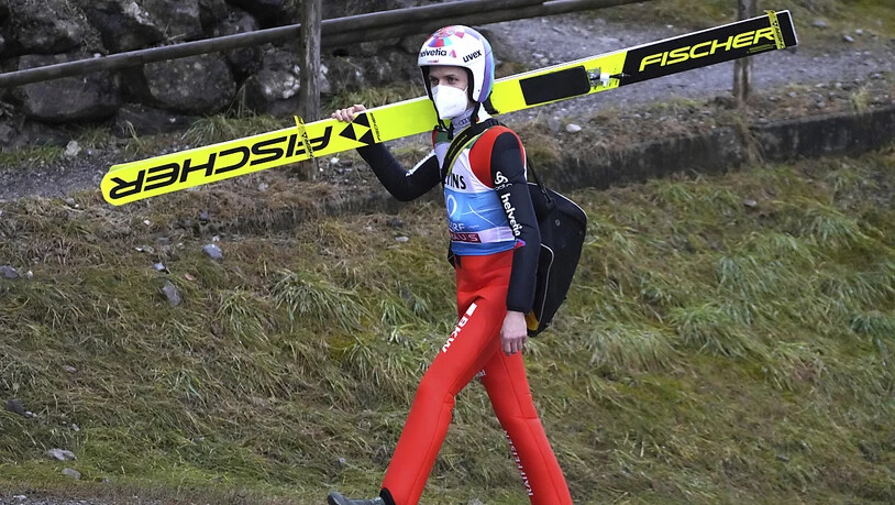 Schultert Simon Ammann die Ski auf dem Weg zu einer weiteren Weltcupsaison? Zumindest in den Kader-Listen von Swiss-Ski figuriert er weiterhin.