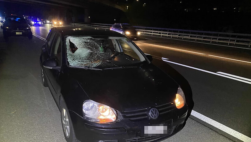 Der Fussgänger wurde beim Unfall auf der A1 bei Baden AG schwer verletzt und starb später im Spital. Die Autofahrerin kam mit dem Schrecken davon.