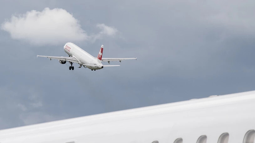 Die Fluggesellschaft Swiss muss  im Hochsommer zahlreiche Flüge annullieren. (Archivbild)