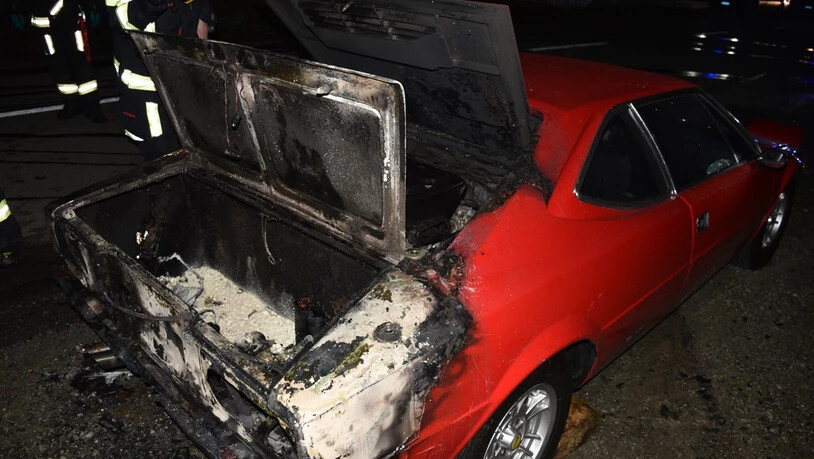 Abgebrannt: Der Motorraum eines Veteranenfahrzeuges wurde durch einen Brand beschädigt.