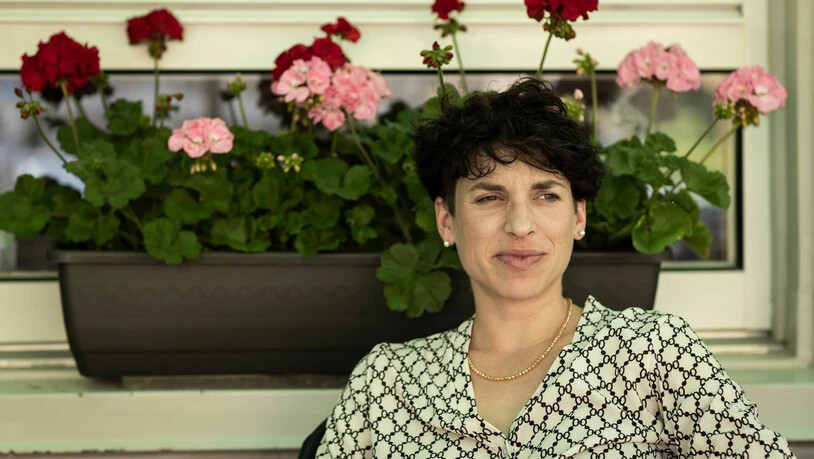 284 Seiten stark: Der 32-jährigen Glarner Autorin Francesca Trento ist mit ihrem Erstlingsroman ein fesselndes Werk gelungen, das zum Denken anregt.