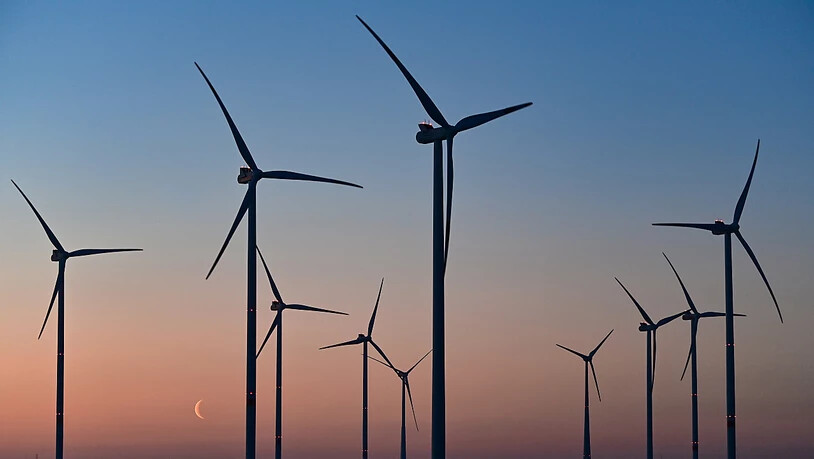 Parteien von links bis rechts sind im Grundsatz dafür, dass die Verfahren für den Bau grosser Windenergieanlagen beschleunigt werden. (Symbolbild)