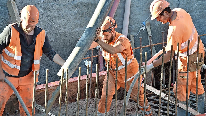 Die Gleitflächen werden aufbetoniert. 