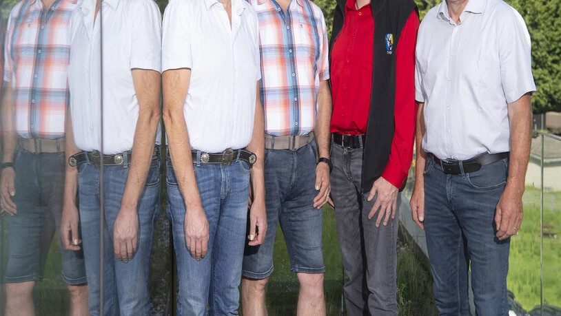 Ersuchen dringlich um politische Hilfe: Thomas Roffler, Duosch Städler, Hans Ueli Wehrli und Hans Andrea Marugg (von links), Vertreter der Bündner Landwirtschaft, posieren anlässlich der Medienkonferenz in Chur für die Fotografin. 