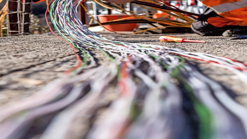 Die Swisscom baut Glasfaserleitungen: Wie hier in Bellinzona will die Swisscom auch im Glarnerland Glasfaserkabel montieren. 