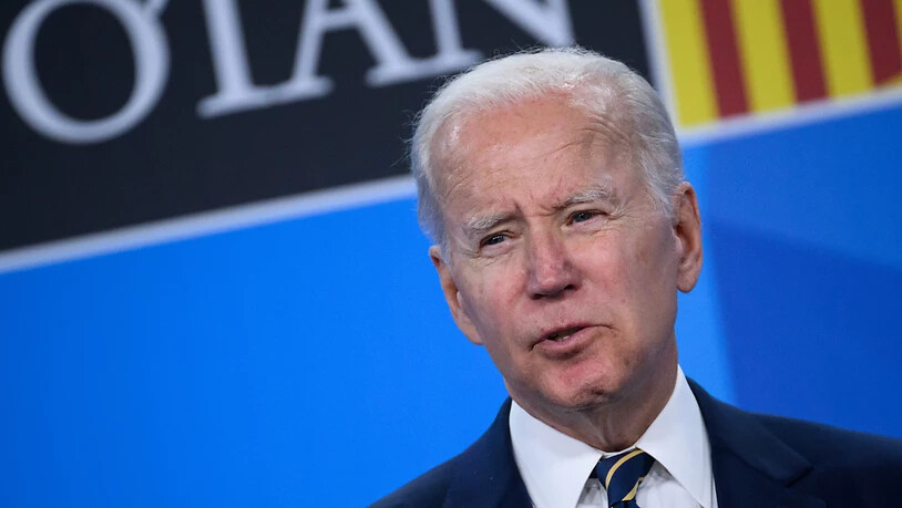 Joe Biden, US-amerikanischer Präsident, betonte beim Nato-Gipfel erneut die Geschlossenheit der Bündnispartner. Zusätzlich stellt er der Ukraine weitere Waffenlieferungen im Wert von 800 Millionen Dollar in Aussicht. Seine Regierung plane derzeit eine…