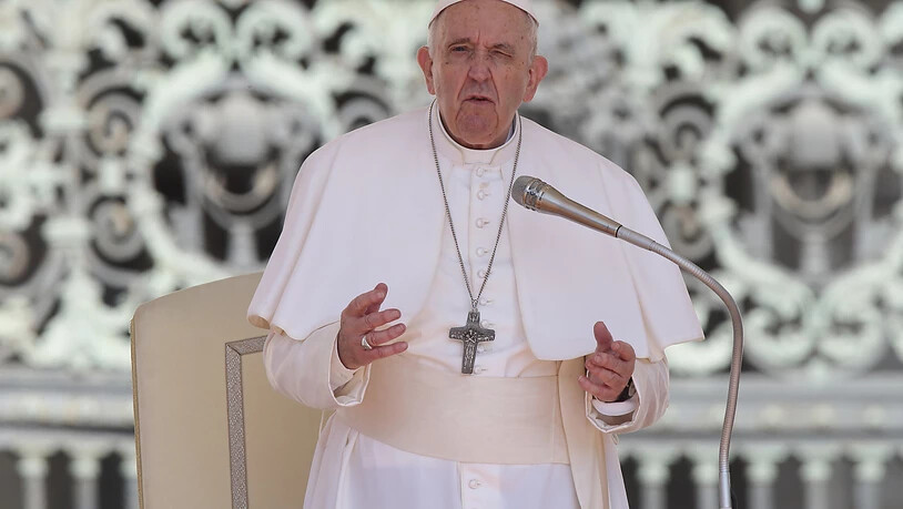 ARCHIV - Papst Franziskus spricht während der wöchentlichen Generalaudienz auf dem Petersplatz. Foto: Evandro Inetti/ZUMA Press Wire/dpa