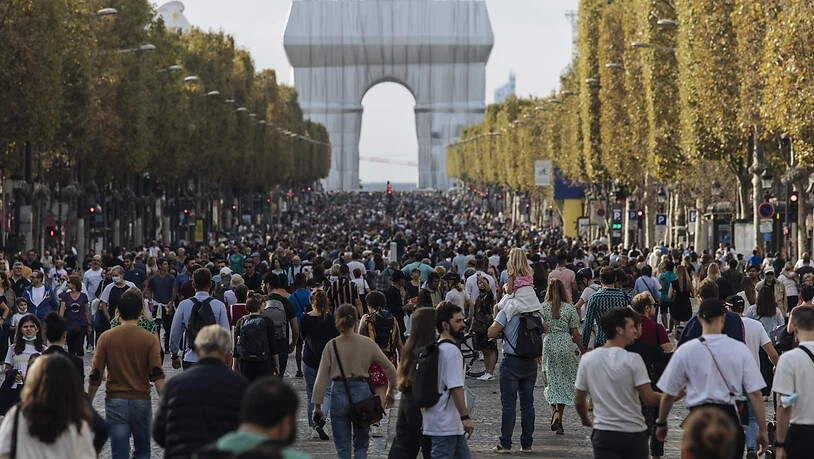 So voll sind die Champs Elysees nur an autofreien Tagen. (Archivbild)