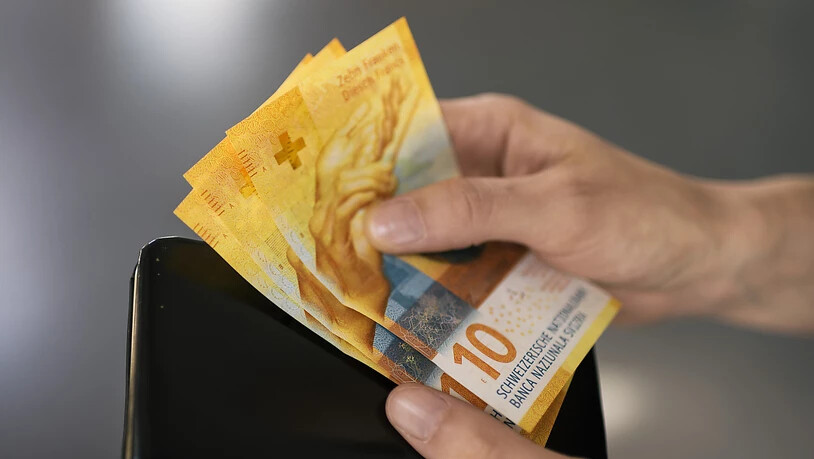 Drei bis fünf Prozent mehr Lohn im kommenden Jahr verlangt der Verband Travail Suisse angesichts von Teuerung und Unternehmensgewinnen. (Symbolbild)