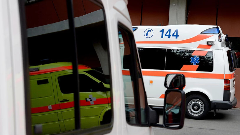 In Aathal ZH ist am Sonntag eine 60-jährige Frau nach einem Unfall mit ihrem Motordreirad noch auf der Unfallstelle gestorben. (Symbolbild)
