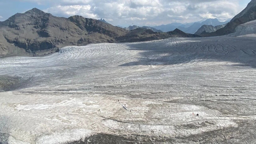 Das Wrack des Segelflugzeugs wurde auf dem Giétro-Gletscher in den Walliser Alpen auf einer Höhe von 3280 Metern aufgefunden.