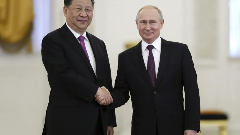ARCHIV - Xi Jinping (l), Präsident von China, trifft Wladimir Putin, Präsident von Russland, während eines Besuchs im Kreml im Juni 2019. Foto: Evgenia Novozhenina/POOL REUTERS/AP/dpa