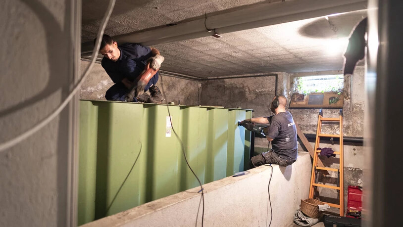 Abbau einer alten Ölheizung: In Rapperswil-Jona steht zur Debatte, den Umstieg auf Erneuerbare lokal zu fördern. 