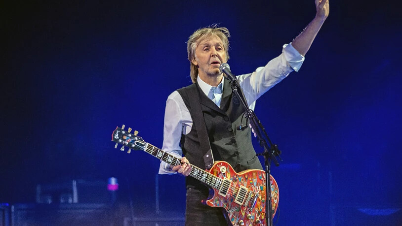 ARCHIV - Paul McCartney, hier beim Glastonbury Festival im Juni. Foto: Joel C Ryan/Invision via AP/dpa