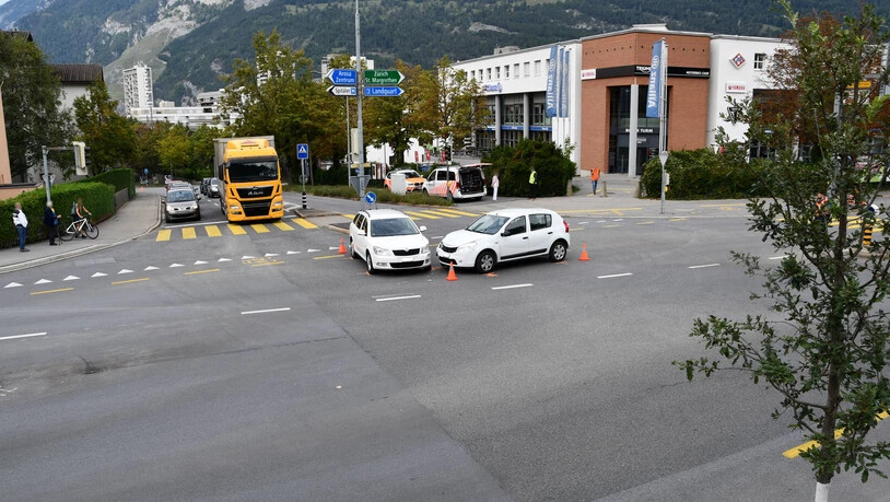 Erheblicher Sachschaden: Beide Autos mussten abgeschleppt werden.