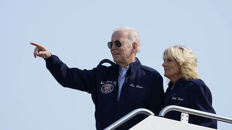 US-Präsident Joe Biden und seine Gattin Jill Biden vor ihrem Flug nach London. Foto: Susan Walsh/AP/dpa