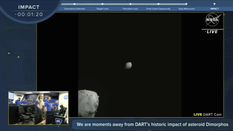 Im Nasa-Livestream konnte man beobachten , wie sich die Nasa-Sonde dem kleineren Astroiden Dimorphos näherte.