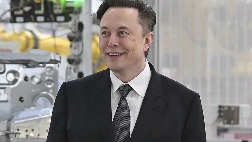 Der Tesla-Gründer Elon Musk setzt grosse Hoffnungen in die Herstellung von Robotern. (Archivbild)