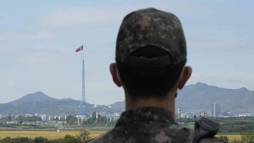 Auf Aktion folgt Reaktion: Nach Nordkoreas jüngstem Raketentest haben südkoreanische Streitkräfte zwei Präzisionsbomben abgefeuert. Foto: Ahn Young-Joon/AP/dpa