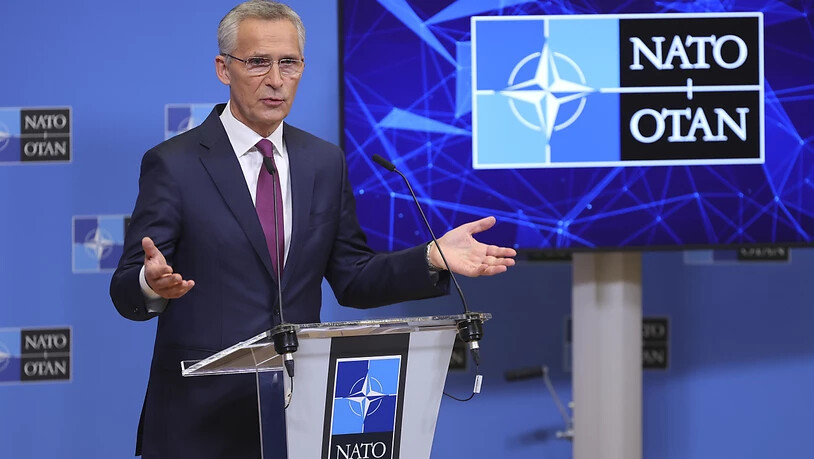Jens Stoltenberg, Generalsekretär der NATO, spricht während einer Pressekonferenz nach dem Treffen der NATO-Verteidigungsminister im NATO-Hauptquartier. Foto: Olivier Matthys/AP/dpa