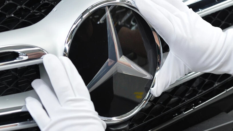 Der Autobauer Mercedes-Benz hat im dritten Quartal den Umsatz deutlich gesteigert und den Konzerngewinn auf vier Milliarden Euro verdoppelt. (Archivbild)