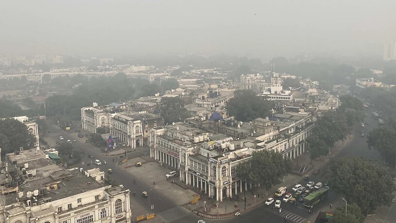 Die Regierung in der indischen Hauptstadt lässt die Grundschulen angesichts von schlimmer Luftverschmutzung schließen - weitere Maßnahmen nicht ausgeschlossen. Foto: Shonal Ganguly/AP/dpa